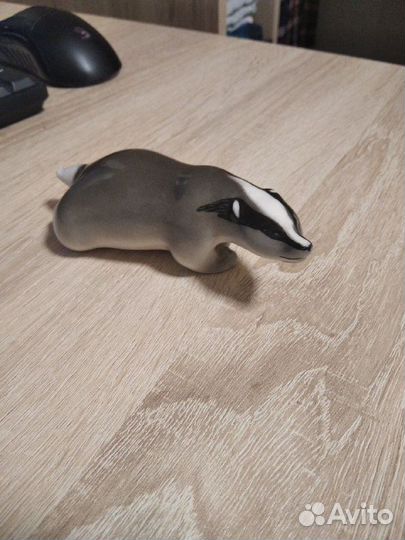 Фарфоровая статуэтка 