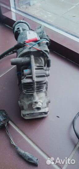 Компрессор пневмоподвески Lend Rover Discovery 3