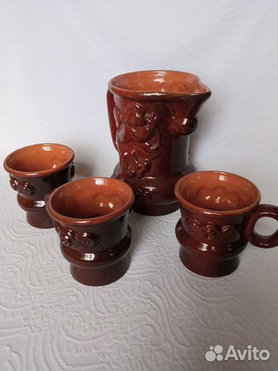 Керамическая посуда: кувшин, кружки