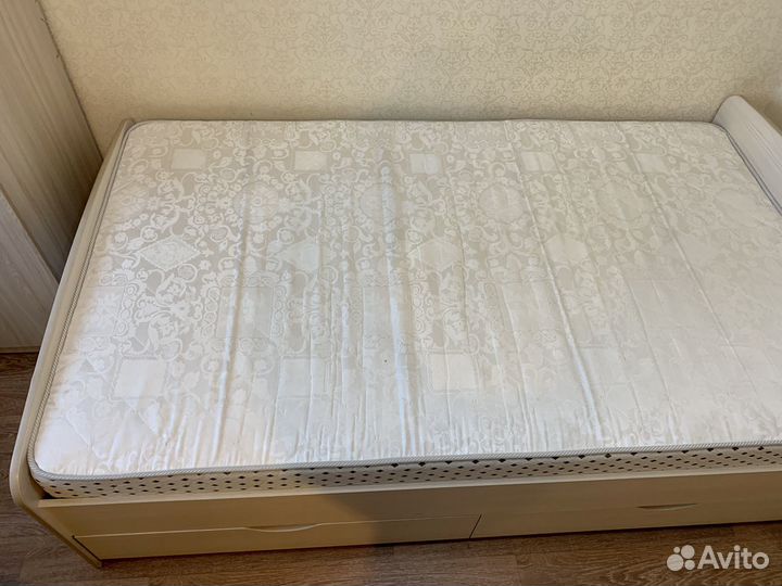 Кровать IKEA с матрасом