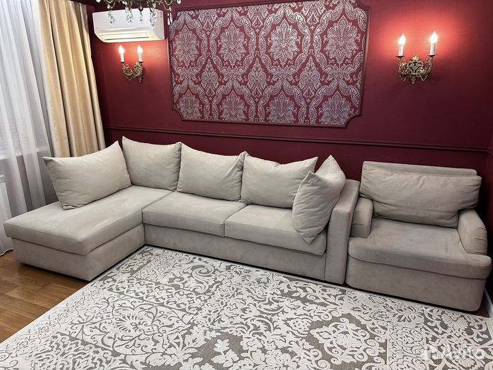 Угловой диван с атоманкой и креслом