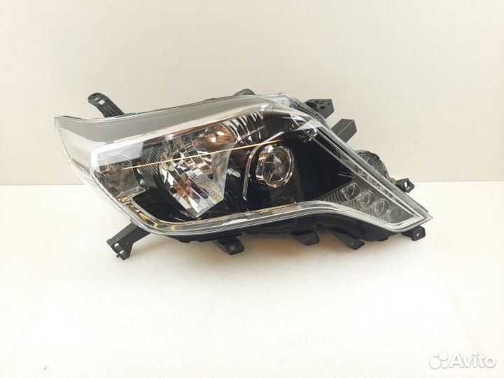 Фара правая Toyota Land Cruiser Prado 150