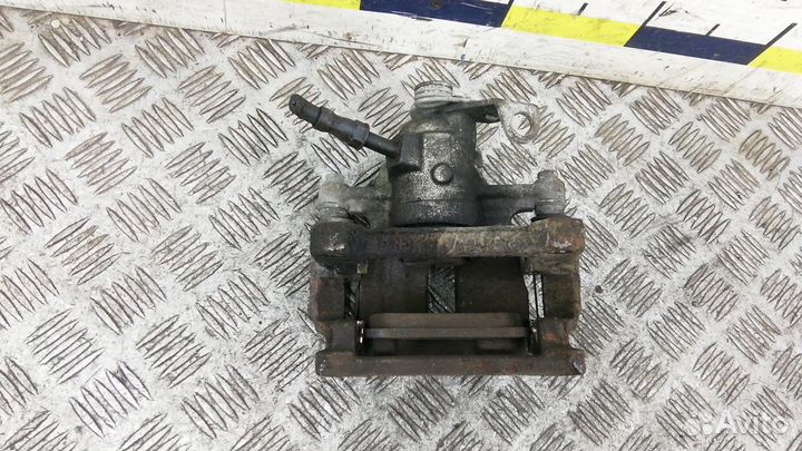 Суппорт задний правый на Volkswagen Transporter T5