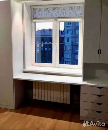 Рабочая зона в углу у окна