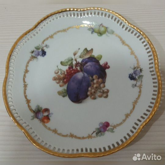 Тарелки с фруктами. Фарфор