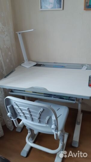 Школьная парта и стул