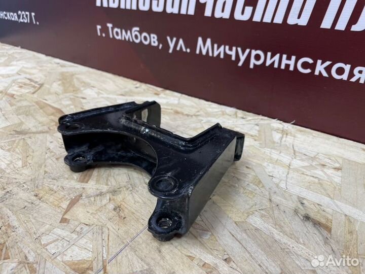 Кронштейн кпп левый Volkswagen Polo