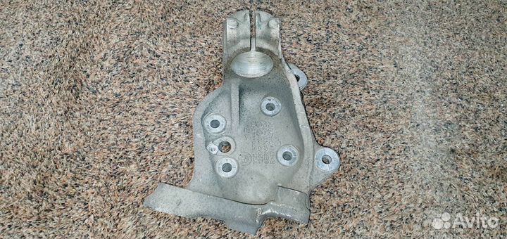 Кулак поворотный передний правый BMW E92