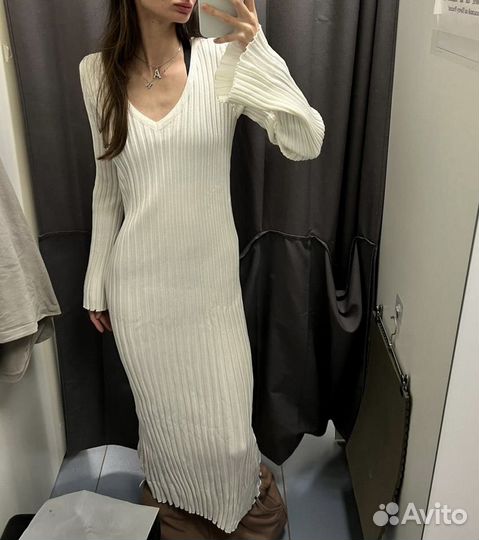 Платье трикотажное белое