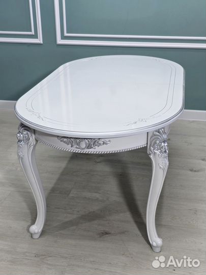 Стол и стулья