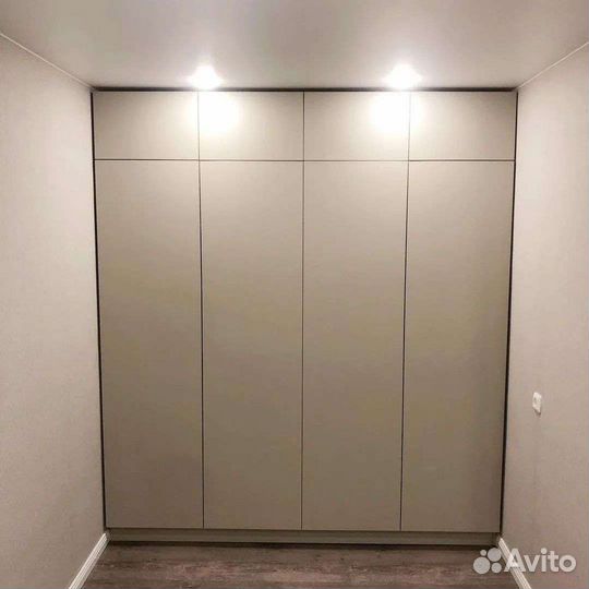 Распашной шкаф