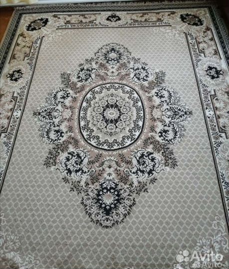 Ковры разные, имеется несколько вариантов