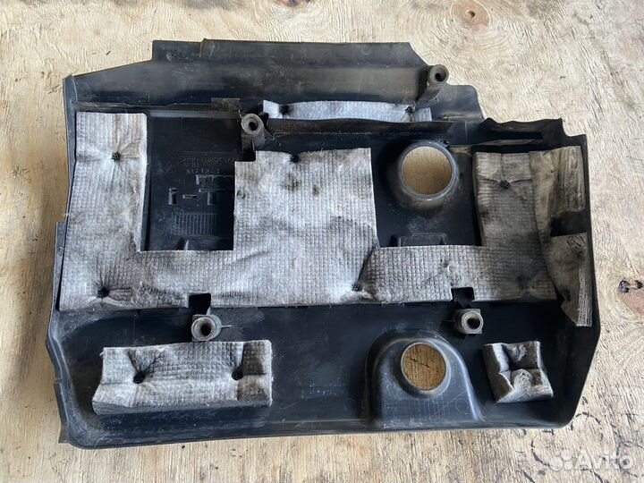 Декоративная крышка двигателя Toyota Auris 150