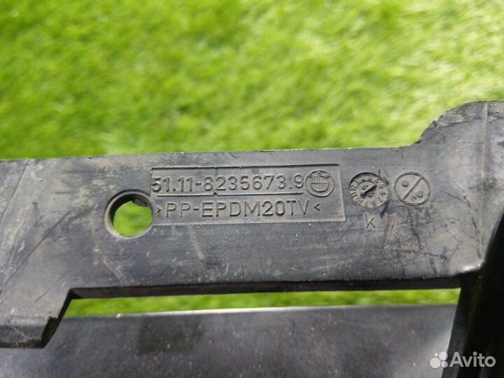 Решетка вентиляционная передняя левая 5 E39