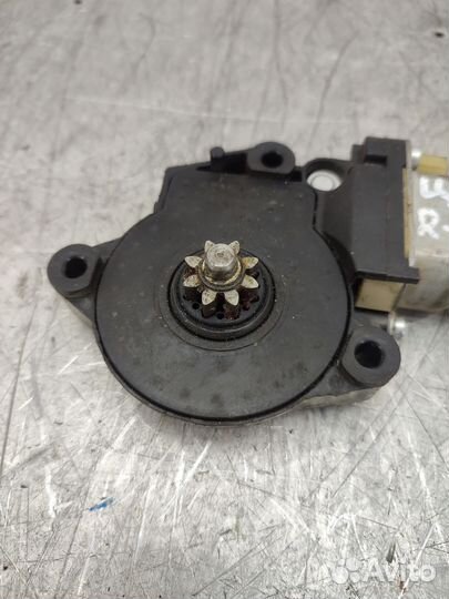 Моторчик стеклоподъемника правый Kia Cerato