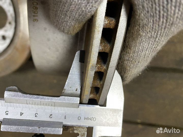 Диски тормозные заднии