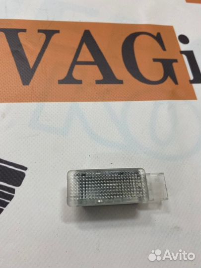 Плафон подсветки багажника Vw Passat B6 3.2 2008