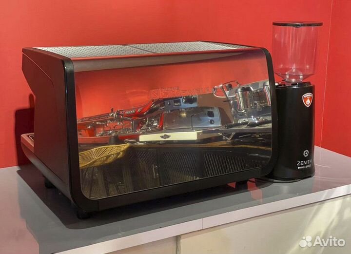 Профессиональная кофемашина Nuova Simonelli