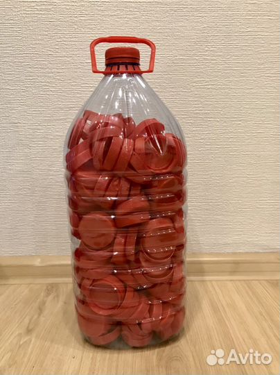 Пластиковые крышки цветные бу больше 750 шт