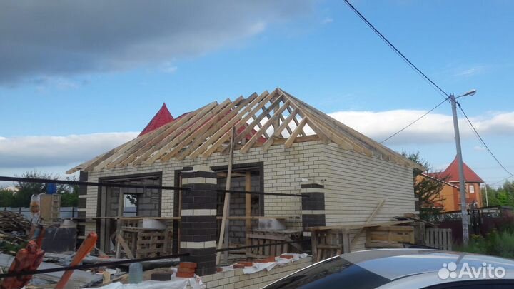 Прораб с бригадой