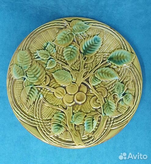 Тарелка декоративная СССР вишни фаянс Конаково