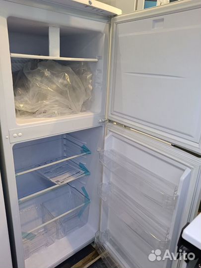 Холодильник новый бирюса 153