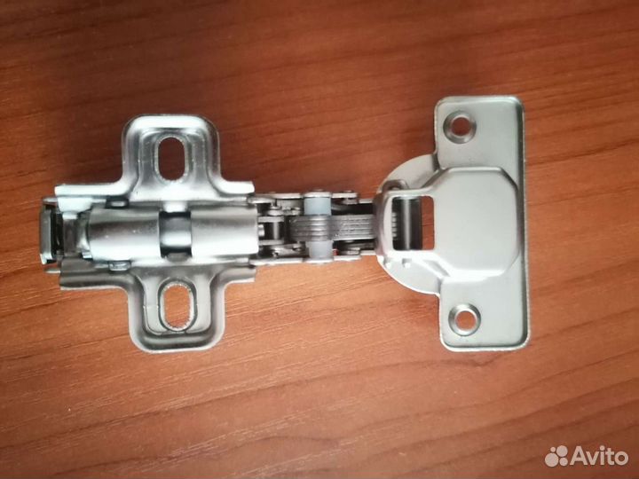 Петля мебельная с доводчиком