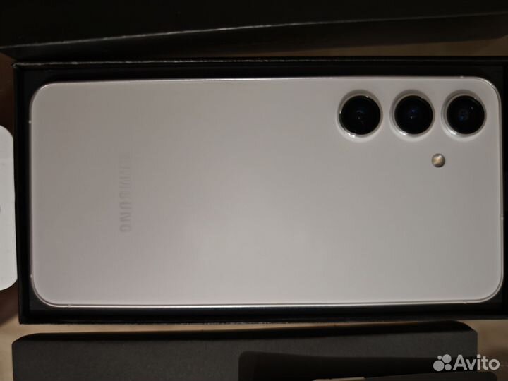 Samsung Galaxy S24, 8/256 ГБ