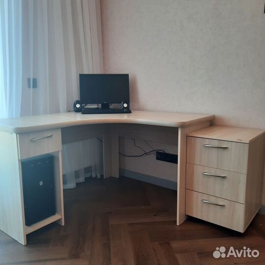 Компьютерный стол