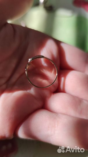 Золотое кольцо с цирконом 17,5 размер