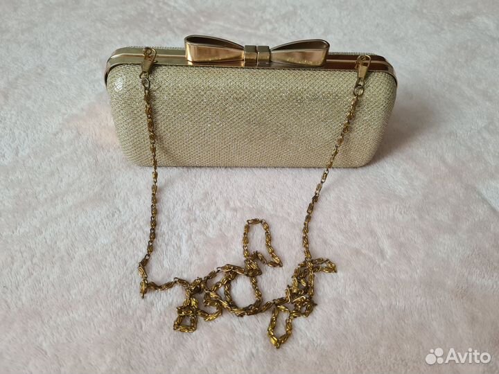 Сумочка-клатч в золоте