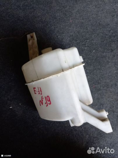 Бачок омывателя на nissan note E11