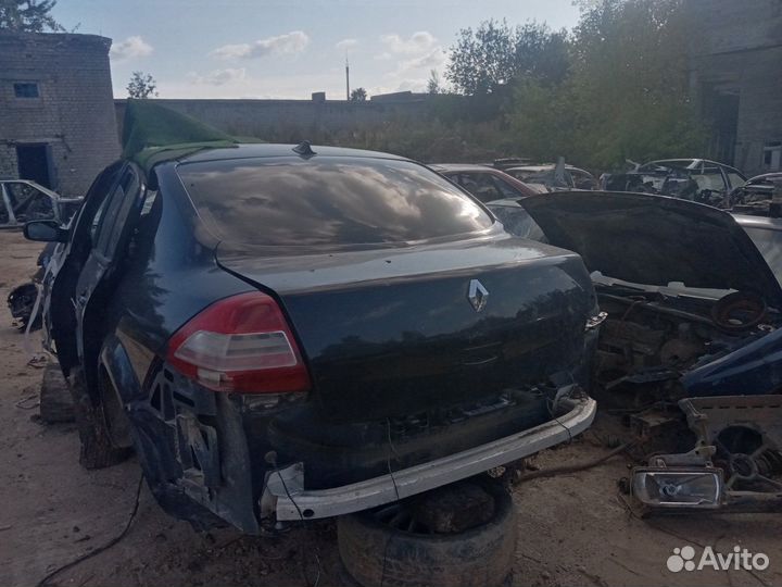 Задняя эмблема Renault Megane 2 Седан