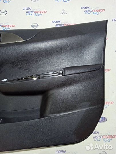 Обшивка боковой двери передняя правая Subaru