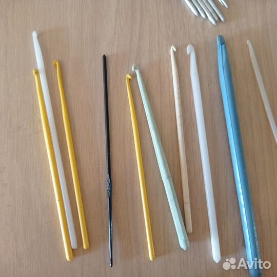 Спицы, крючки для вязания, пяльца, шерсть