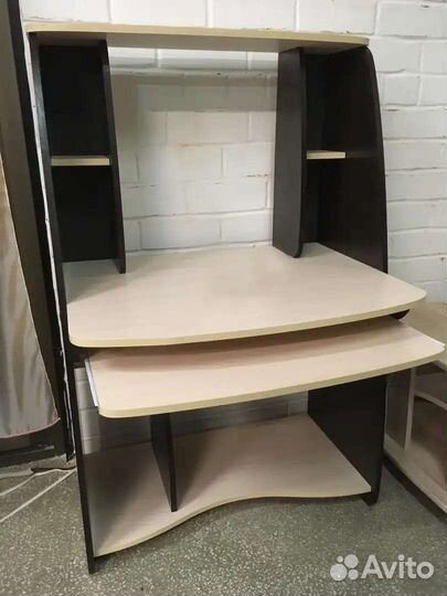 Стол компьютерный