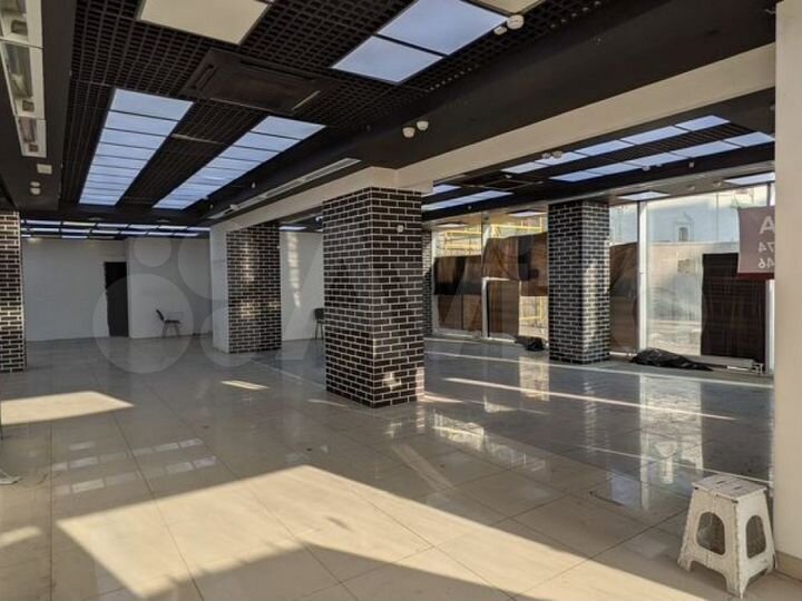 Сдам торговое помещение, 219.7 м²