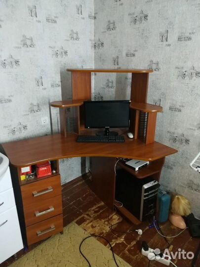 Компьютерный стол