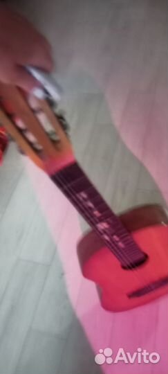 Гитара в нерабочем состоянии