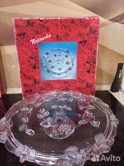 Тортница на ножке