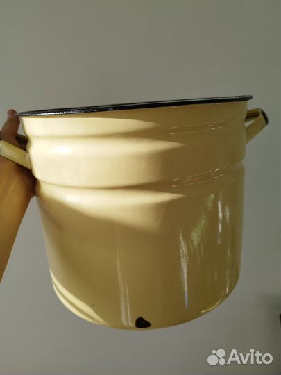 Эмалированная кастрюля