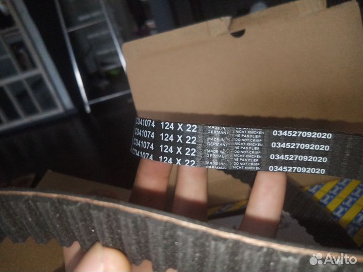 Комплект грм (ремень + ролик) KD458.34 SNR