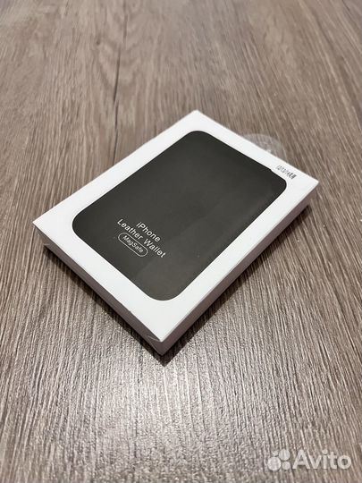 Leather Wallet with MagSafe. Кардхолдер для iPhone