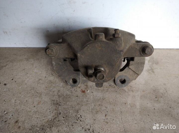 Суппорт передний правый Nissan Primera P12E