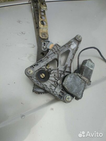 Левый электростеклоподъёмник на Мерседес w123