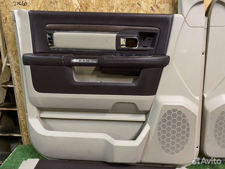 Dodge RAM laramie longhorn обшивки дверей комплект