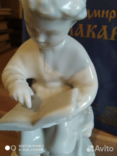 Статуэтка фарфор