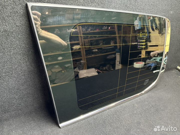 Заднее левое стекло Lexus Lx570 7-15г целое