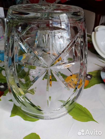 Большая хрустальная ваза для цветов