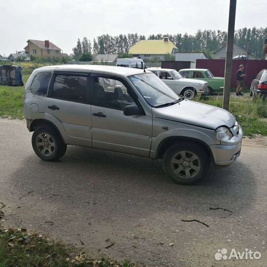 Chevrolet Niva по частям